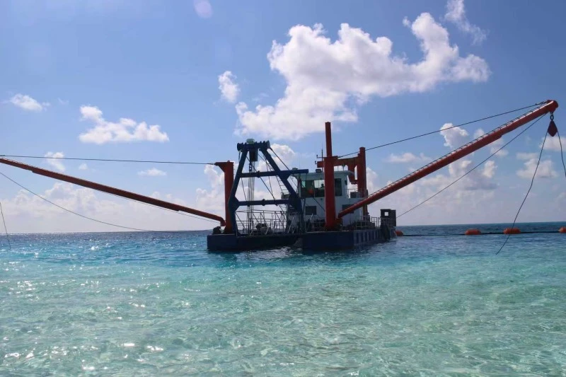 Cutter suction dredger in operation